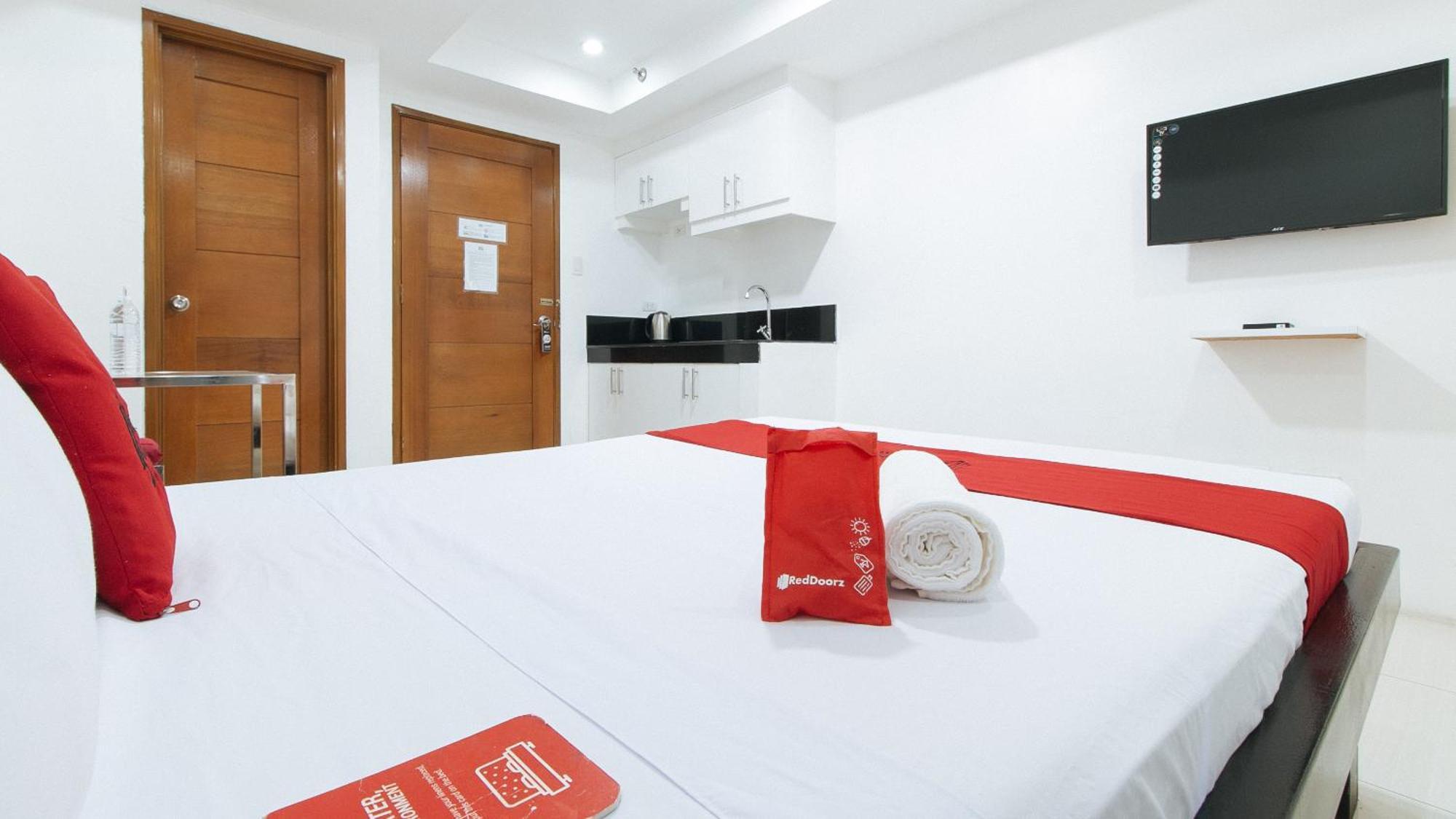 Reddoorz At Dbuilders Rooms Bangkal Makati Makati City Екстериор снимка