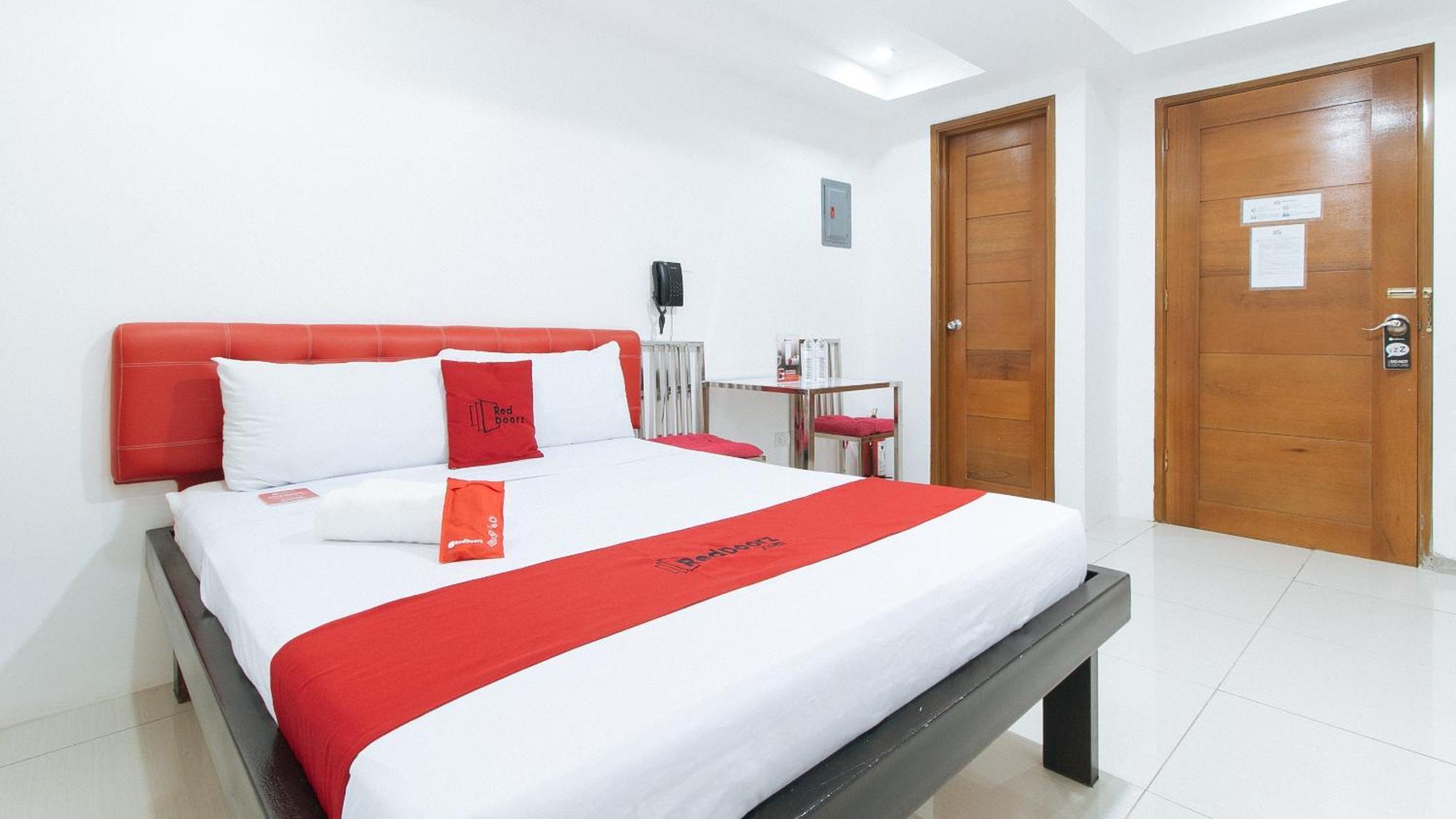 Reddoorz At Dbuilders Rooms Bangkal Makati Makati City Екстериор снимка