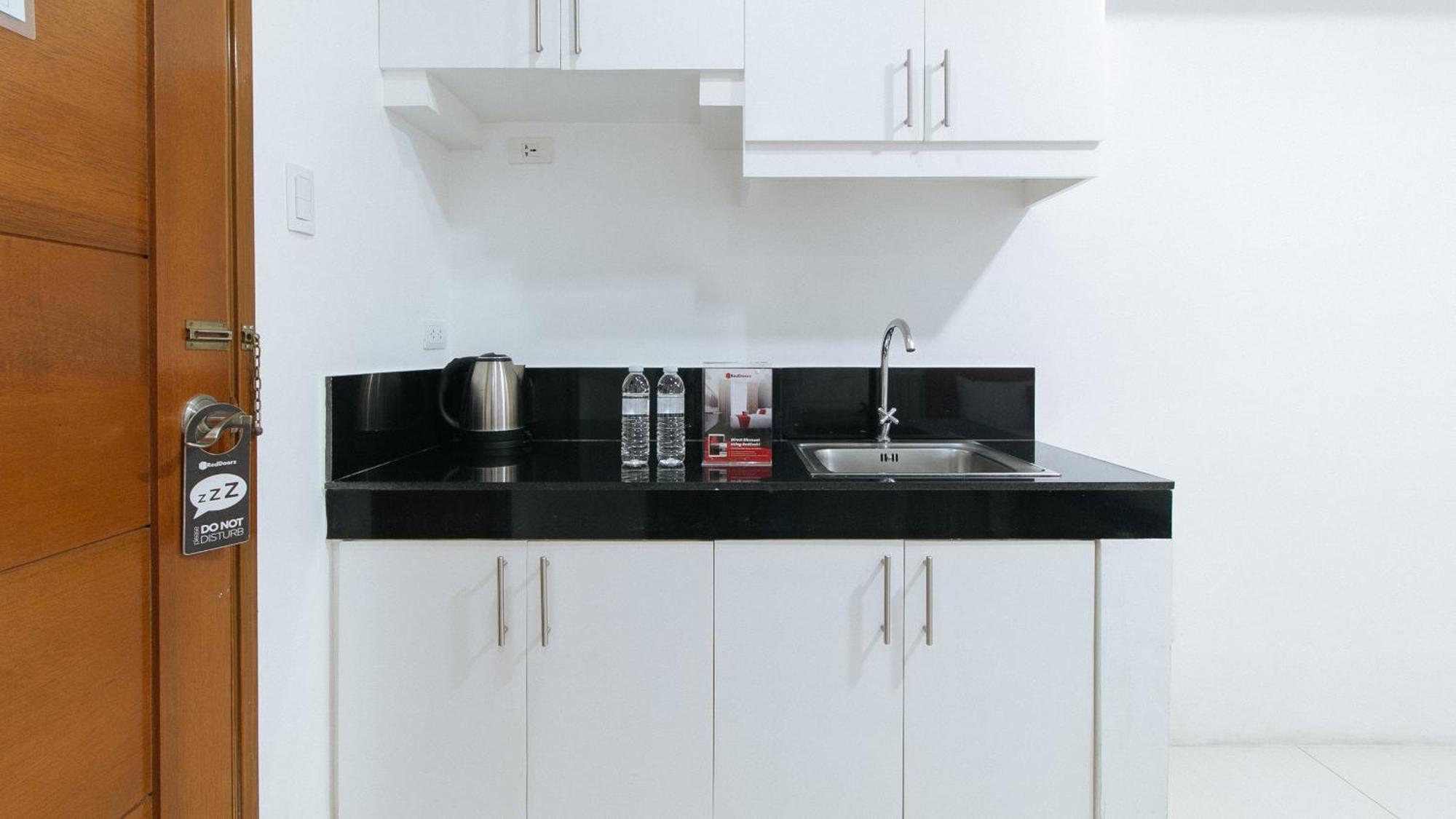 Reddoorz At Dbuilders Rooms Bangkal Makati Makati City Екстериор снимка