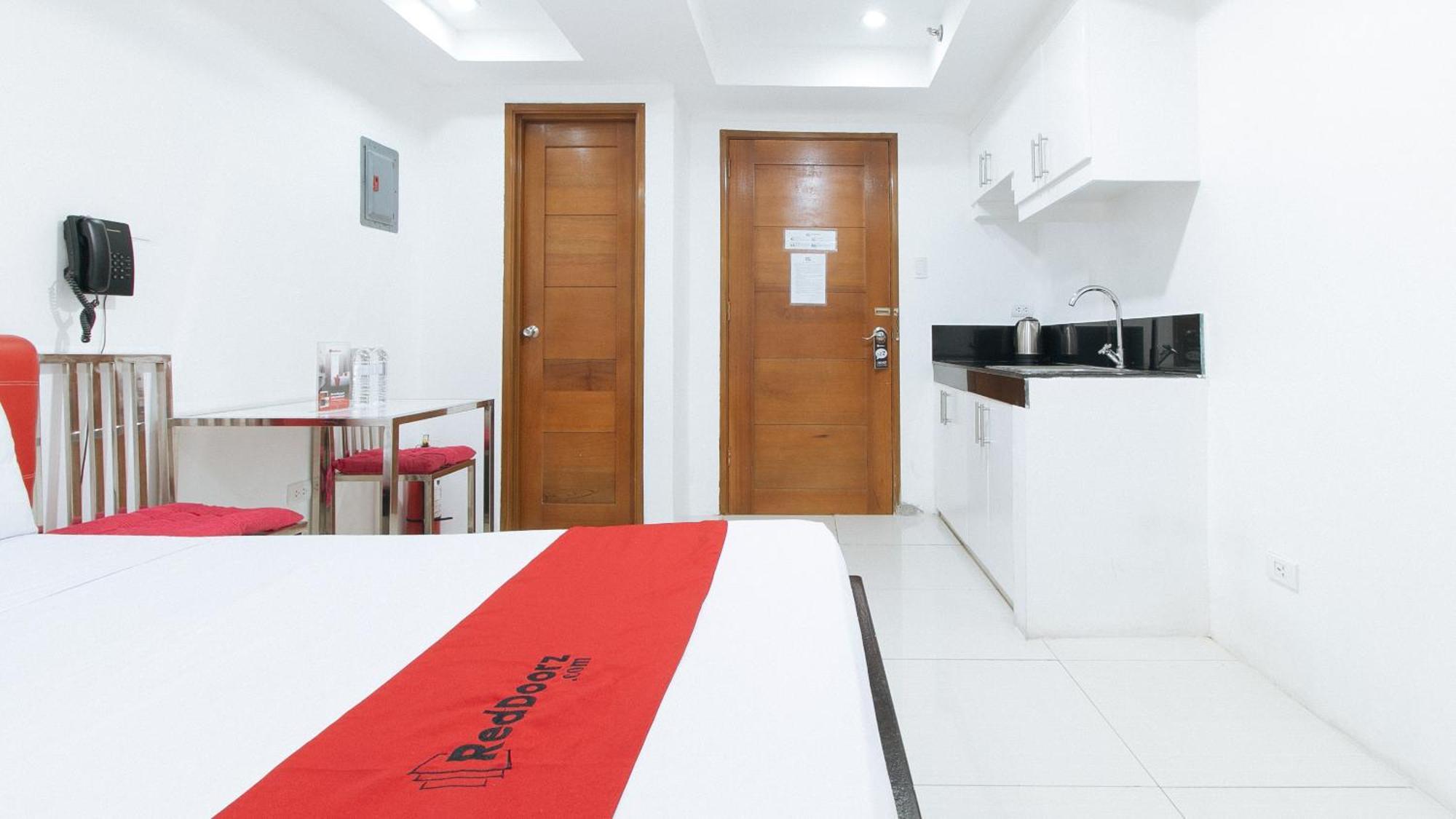 Reddoorz At Dbuilders Rooms Bangkal Makati Makati City Екстериор снимка
