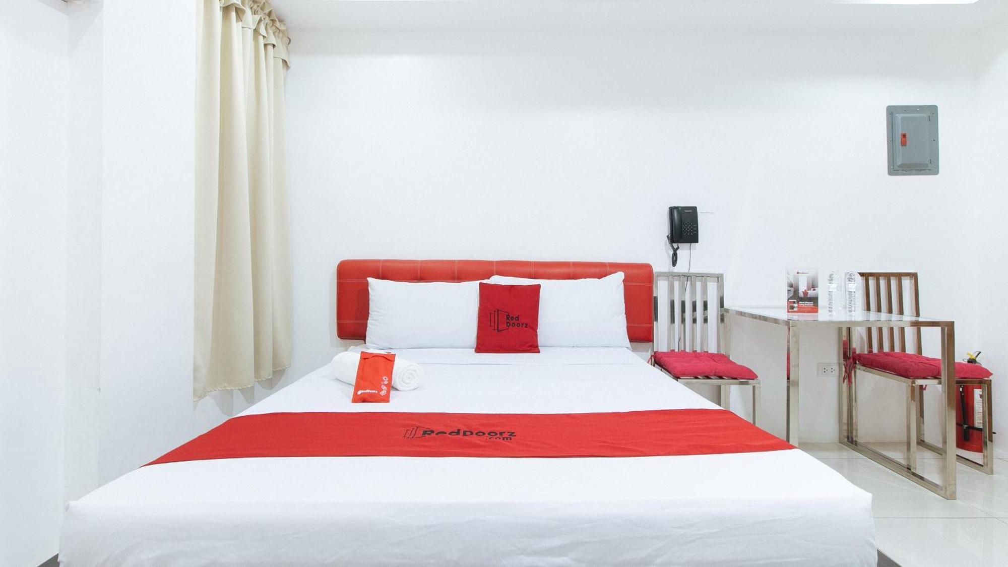 Reddoorz At Dbuilders Rooms Bangkal Makati Makati City Екстериор снимка
