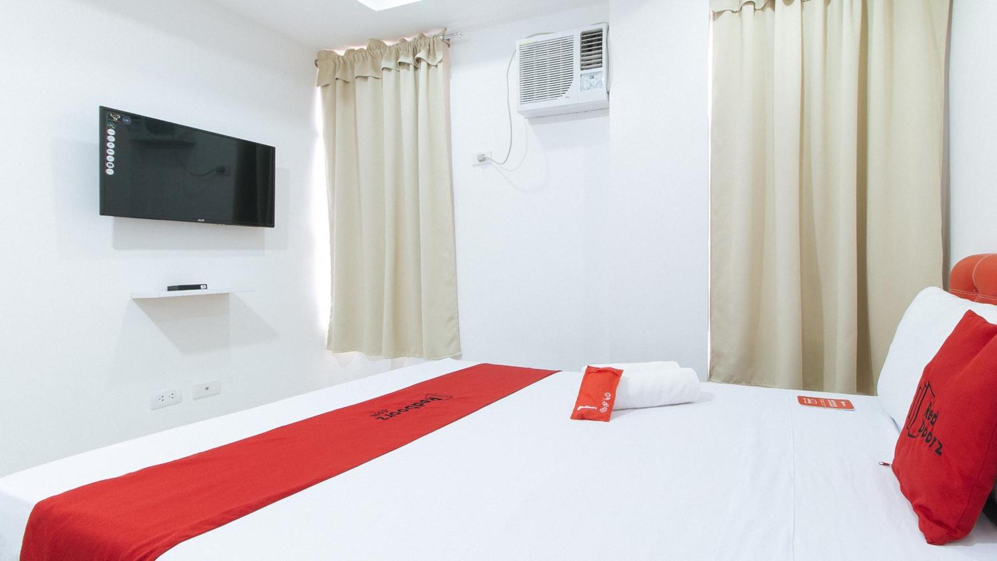 Reddoorz At Dbuilders Rooms Bangkal Makati Makati City Екстериор снимка