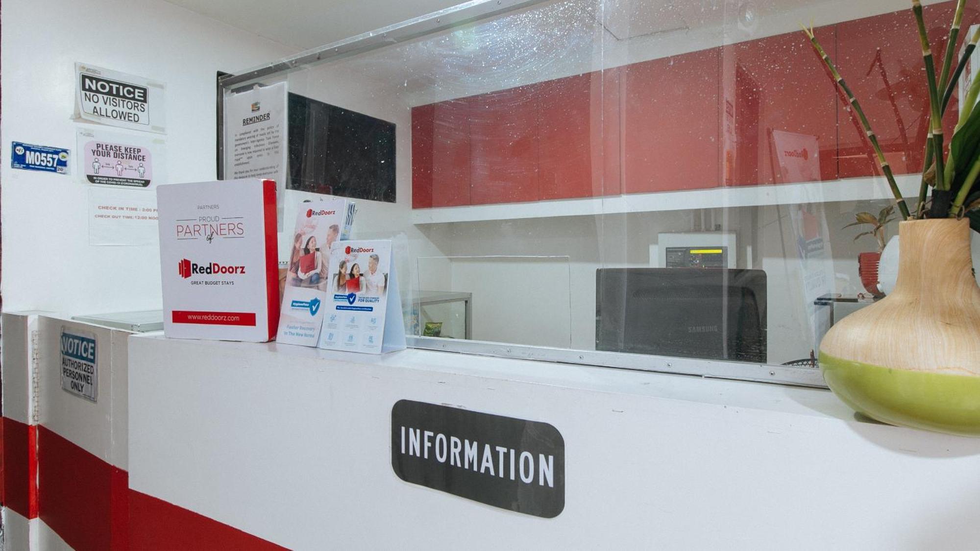Reddoorz At Dbuilders Rooms Bangkal Makati Makati City Екстериор снимка