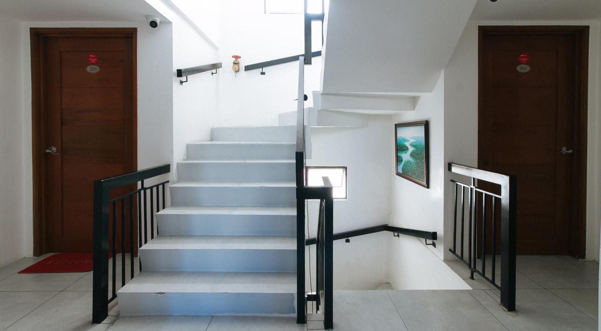 Reddoorz At Dbuilders Rooms Bangkal Makati Makati City Екстериор снимка