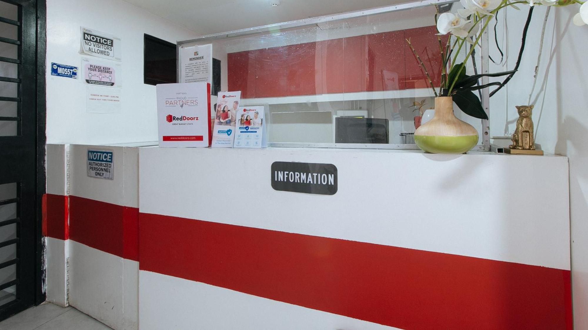 Reddoorz At Dbuilders Rooms Bangkal Makati Makati City Екстериор снимка