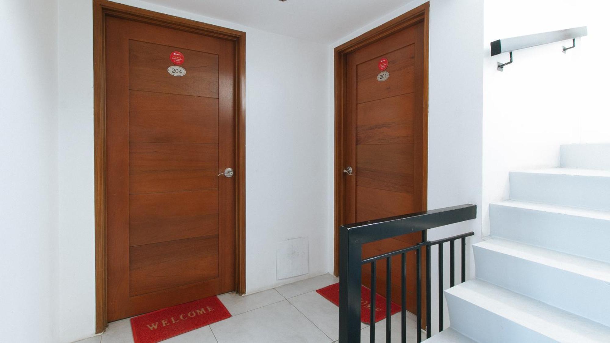 Reddoorz At Dbuilders Rooms Bangkal Makati Makati City Екстериор снимка