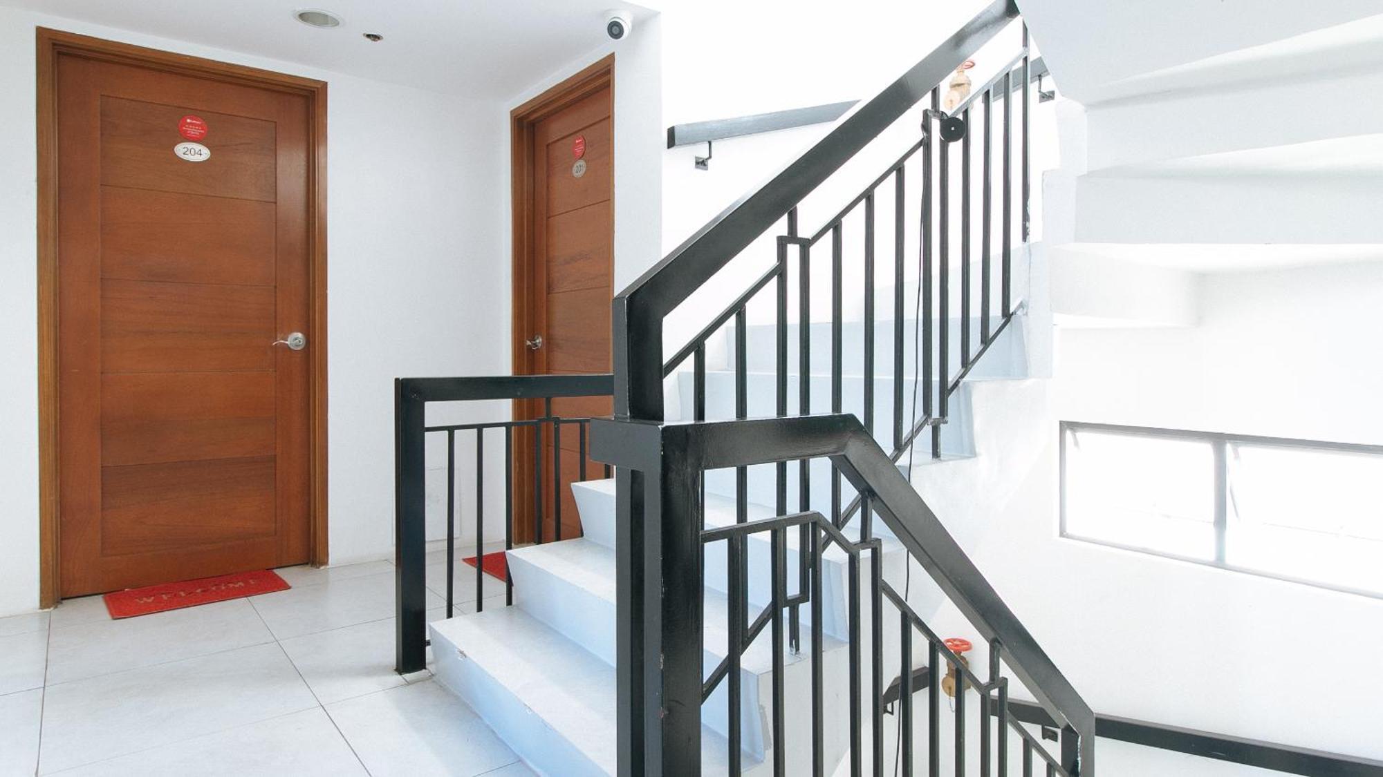 Reddoorz At Dbuilders Rooms Bangkal Makati Makati City Екстериор снимка